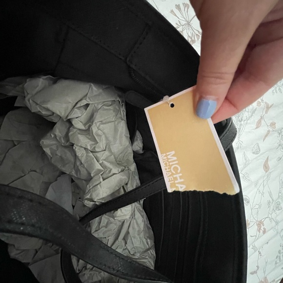 Michael Kors Black Women’s Purse Tote Bag - Picture 3 of 3